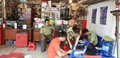 Hà Giang Phát hiện phụ tùng giả nhãn hiệu Honda trong cửa hàng sửa chữa xe máy