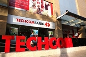 Bốc hơi cả tháng lương trong tài khoản, Techcombank “ráo hoảnh” đổ lỗi tại khách hàng