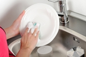 Gợi ý cách chọn nước rửa chén, bát để không hại da tay