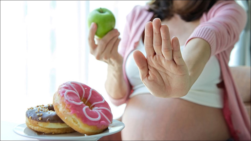 5 loại thực phẩm bà bầu cần kiêng suốt thai kỳ, mẹ chịu trách nhiệm chính cho sự an toàn của con trong bụng