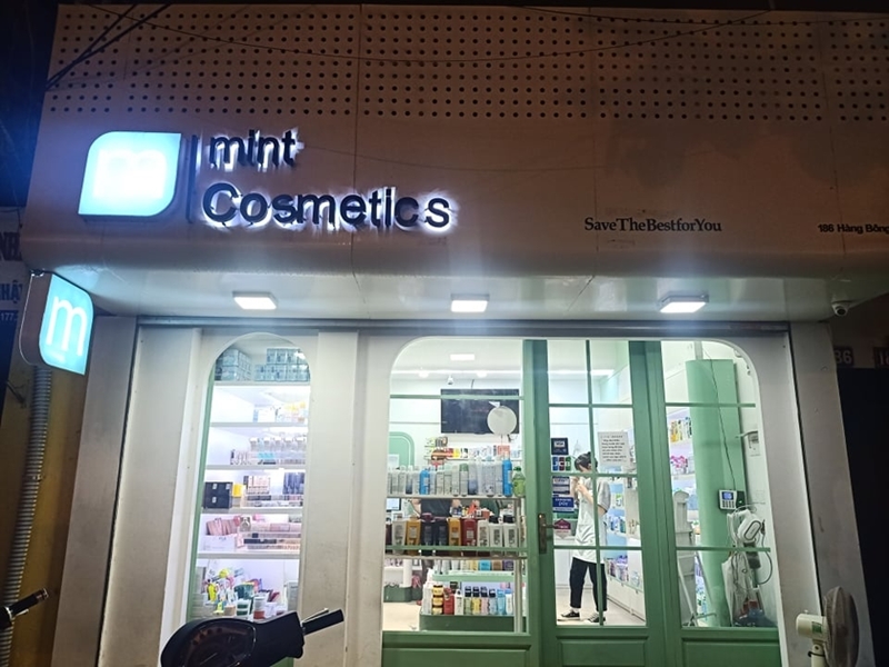 Hệ thống cửa hàng Mint Cosmetics Nhiều sản phẩm không tem nhãn phụ Tiếng Việt, nhân viên nói “hàng xách tay”