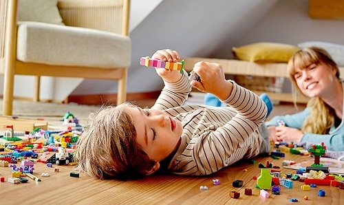 Cách chọn đồ chơi trẻ em an toàn, phù hợp theo độ tuổi cho mẹ