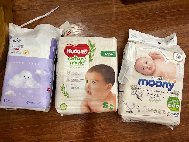 So sánh 3 loại bỉm Moony Natural, Huggies Platinum, Suitsky kháng khuẩn có dùng được cho bé mới sinh không