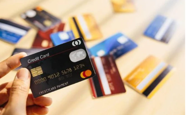 Người dùng thẻ tín dụng chú ý Lãi suất ở một số Ngân hàng bắt đầu tăng mạnh